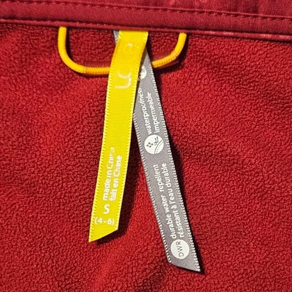 Lolë Women' Red Jacket - Picture 10 of 10